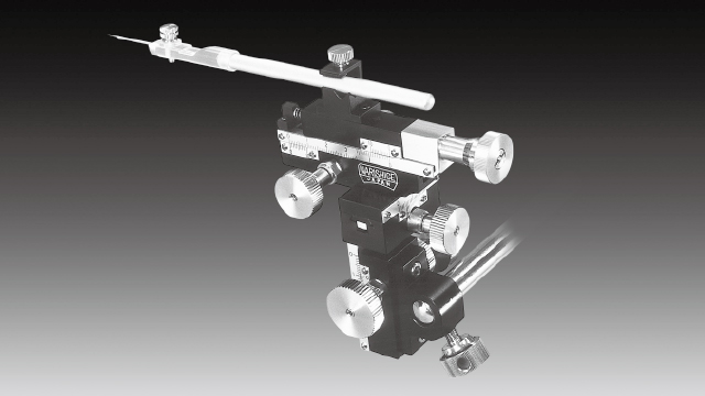 1956年開発: 手動式マイクロマニピュレーター